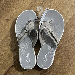 Clarks Women's Light Taupe Cloudsteppers Comfort Flip Sandals
